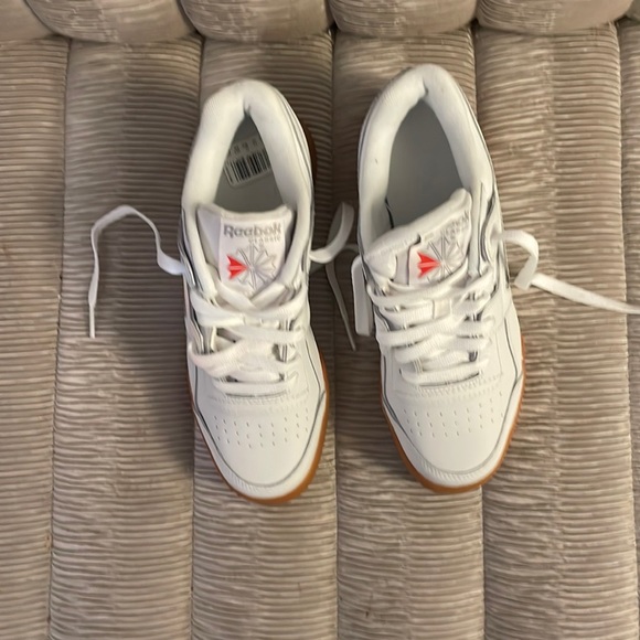 I purchased this on line they sent the wrong size..never been worn - Picture 1 of 3